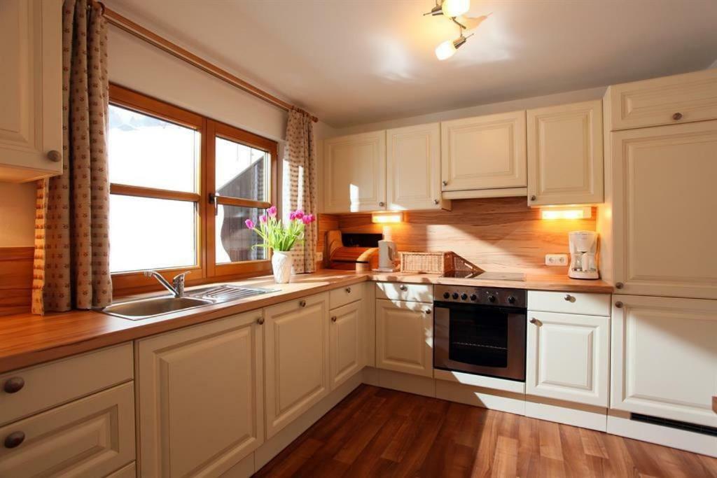 Haus Waldhof Apartment Бриксен-им-Тале Екстериор снимка
